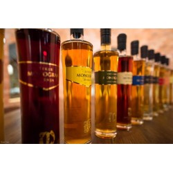 MONOGRAM  PLUM,PEAR,APRICOT,QUINCE  BRANDY 0.7 L